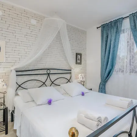 In With Wifi Holiday home Njivice