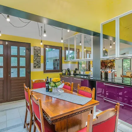 Σπίτι διακοπών In With Wifi Njivice